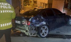 Bursa'da polisten kaçtı,3 araca çarptı!