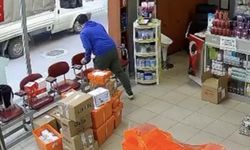 Bursa'da herkesin gözü önünde  eczacı kıza saldırdı