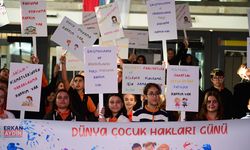 Çocuklar pankart açtı, haklarını öğrendi
