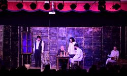 'Duvarların ötesi' tiyatro severlerle buluştu