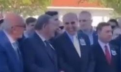 AKP ve CHP'li belediye başkanları şehit cenazesinde gülüştüler!