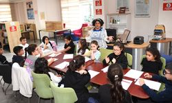 Çocuklar yetenek atölyesini keşfediyor