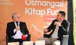 Bursa'daki kitap fuarında gazeteciler okurlarla buluştu