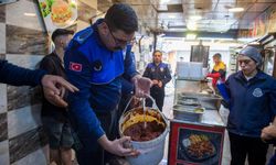 Dönercide rezalet! Kurtlu salça ve turşu