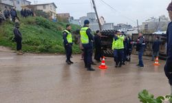 Gemlik'te belediye personeli traktörün altıda kaldı!