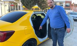 Takside unutulan döviz dolu çantayı sahibine teslim etti