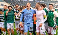 Bursaspor'un kalesinde güven veriyor, taraftarı ateşliyor