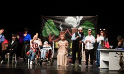 ‘Miras Değil Mübarek’ tiyatro gösterisi izleyiciden alkış aldı