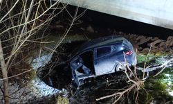 Bursa'da kontrolden çıkan araç dereye uçtu
