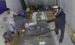 Suriye uyruklunun dükkanını 3 dakikada soydular