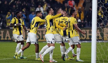 Fenerbahçe Başakşehir'i 3 golle devirdi