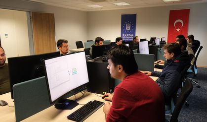 Bursa’da Dijital Gençlik Merkezi açıldı