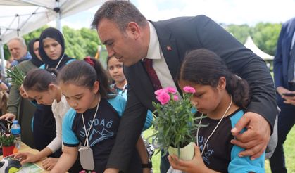 Çevreci çocuklar alkışı hak etti