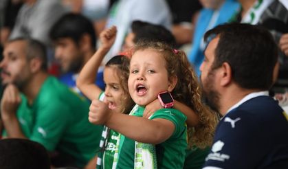 İlk defa Bursaspor maçına geldiler, coşkuya ortak oldular
