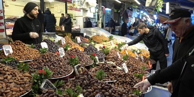 Bursa'da hurma fiyatları cep yakıyor