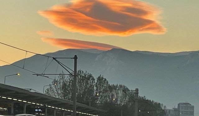 Bursa'daki gizemli bulutlar büyüledi