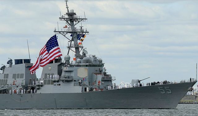 ABD'nin askeri gemisine şok saldırı