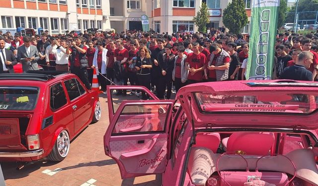 Bursa'da öğrenciler modifiye araçlarla coştular