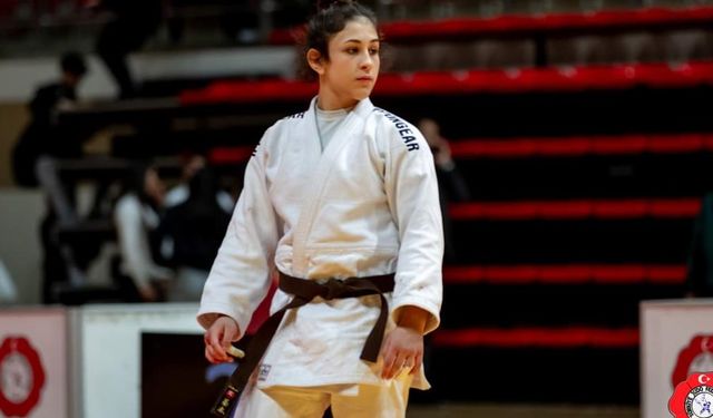 Osmangazili judocu Zeynep Öztürk'ten Bulgaristan'da milli başarı