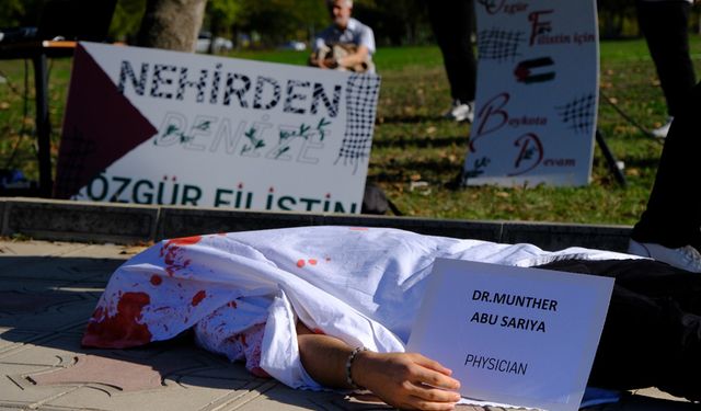 Bursa'da öğrencilerden kefenli protesto