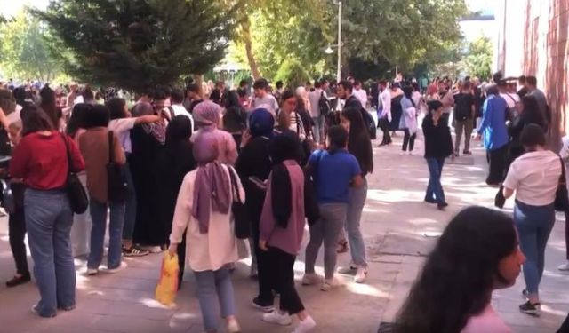 Malatya'da korkutan deprem, sokaklara kaçtılar!