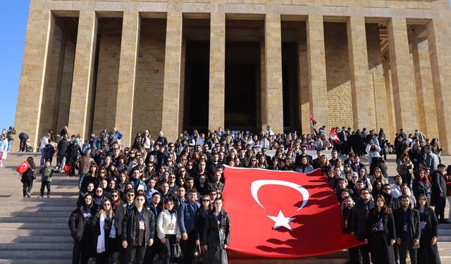 Gençler Ata'nın huzuruna çıktı