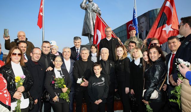 Bursa'da 'Atatürk Heykeli' törenle açıldı