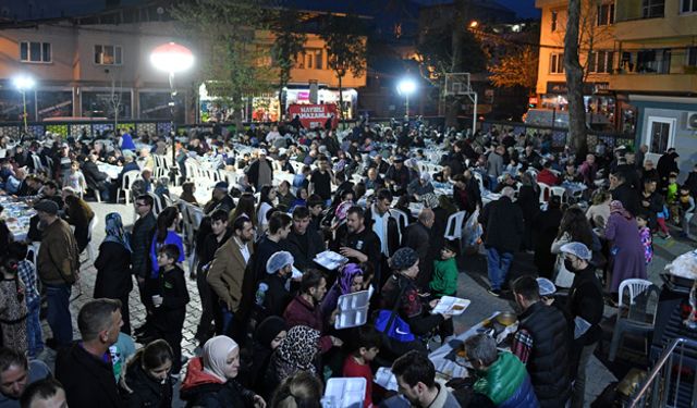 Osmangazi Belediye Başkanı Aydın, bin kişiyle oruç açtı