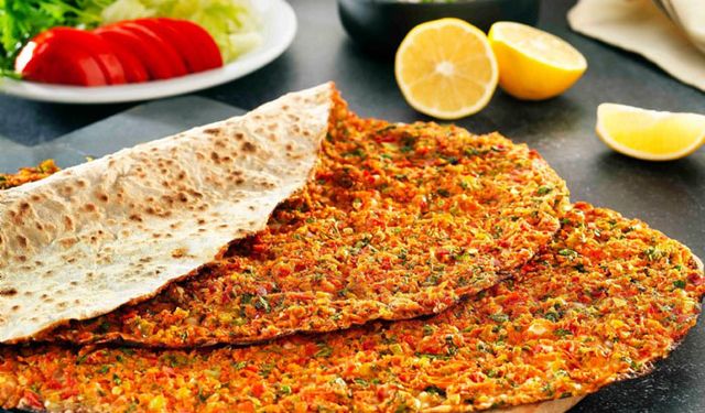 At ve eşek etli lahmacun yemişler!