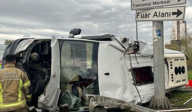 Bursa'da servis aracı kontrolden çıktı, bebek öldü, yaralılar var