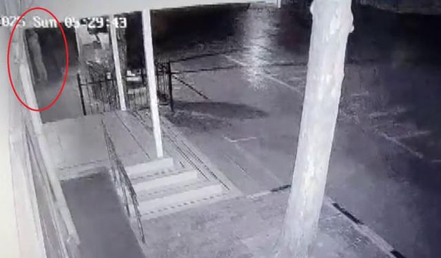 Bursa'da  Atatürk'ün heykelini çaldılar!