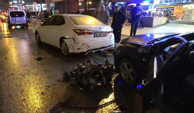 Kazaya müdahalem eden polise kamyonet çarptı