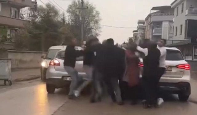 Yol verme kavgasında kan aktı!