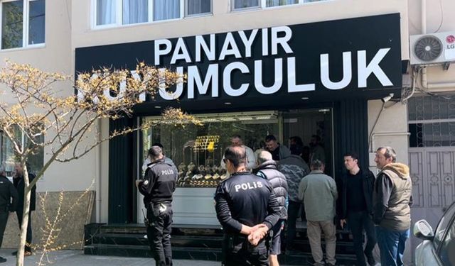 Kuyumcu ölümden döndü, gaspçı kaçtı!