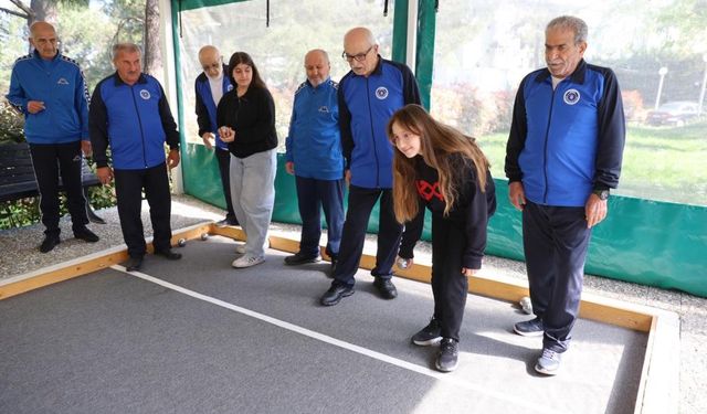 Yaşlılar gençlerle spor yaptı