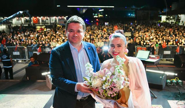 Osmangazililer Ceylan Ertem'le coştu