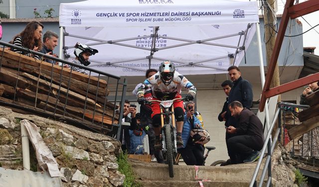 Bursa'da merdivenlerden indiler, nefes kestiler