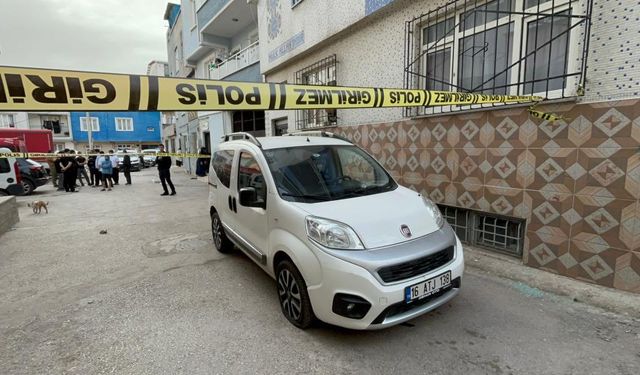 Evinin önünde silahlı saldırıya uğradı