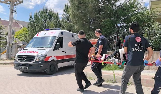 Korkuluk demiri bacağına saplandı!