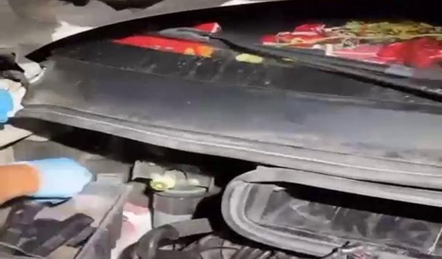 Otomobilden silah fışkırdı!