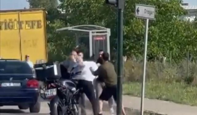 Araçlarından inip kavga ettiler!