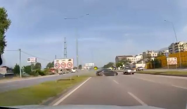 Lastiği patladı, karşı şeride sürüklendi