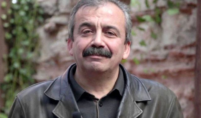Sırrı abi son yolculuğuna uğurlanıyor