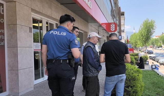 Dolandırılmaktan polis kurtardı