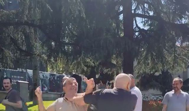 Bursa'da valilik önünde yumruklu kavga!