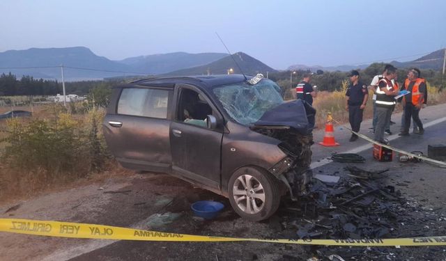Feci kaza, araçlar hurdaya döndü: 5 kişi can verdi