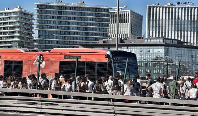 Metrobüste panik, facia önlendi