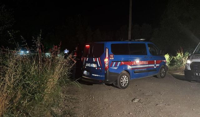Boğazı kesilip yol kenarına atılmış!
