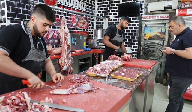 Kurban kesenler kasaplara hücum etti