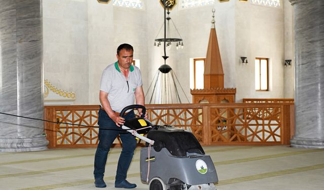 Bursa'da camiler bayrama hazır